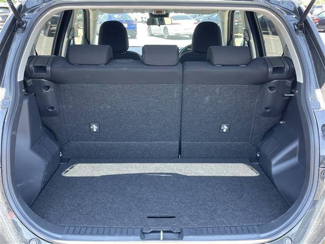 積み込みやすくて、たっぷり積める荷室です。シートアレンジできるものは、乗車人数と荷物の量や大きさによってシートを動かすことができるので、より快適なドライブが可能です！