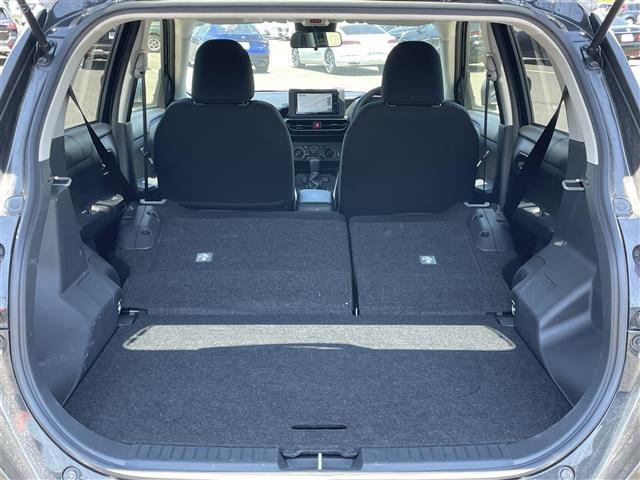 乗せる人数、荷物によってシートをアレンジすれば、ダンボールなどの大きい荷物や、釣り具などの長尺物も載せられそうですね！