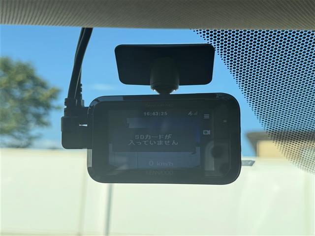 後部座席操作部の画像です。店舗にて現車の確認もいただけますので、お電話で在庫のご確認の上是非ご来店くださいませ！！！ワクワクするクルマ選びをご提案します！