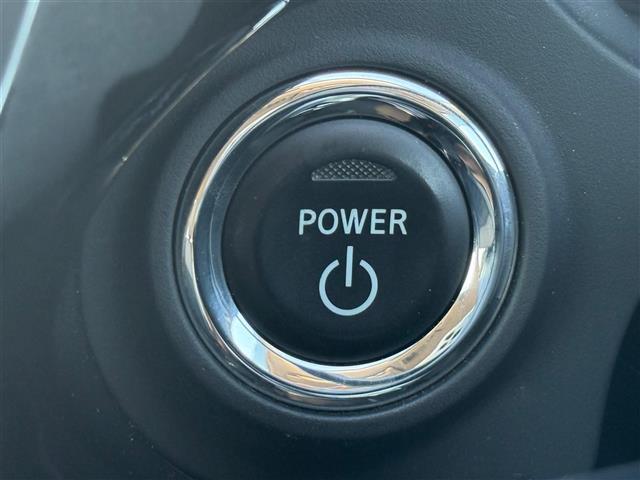 運転席操作部の画像です。店舗にて現車の確認もいただけますので、お電話で在庫のご確認の上是非ご来店くださいませ！！！ワクワクするクルマ選びをご提案します！