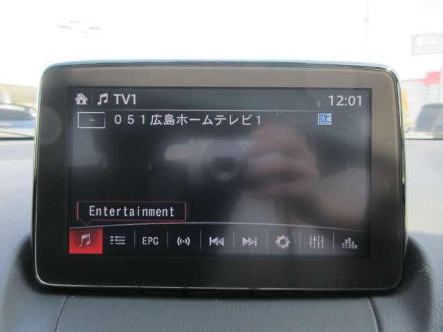 フルセグTVでお家のTVと同じようにとっても綺麗に視聴することが出来ます！ロングドライブやちょっとした待ち時間の時など非常に重宝します（※フルセグとは・・・家庭などの固定テレビ受信機向けの高画質放送）