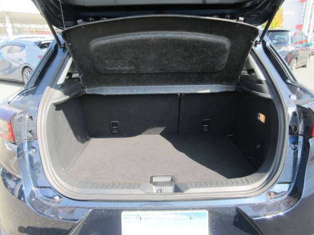 見た目以上に広い荷室スペース！！