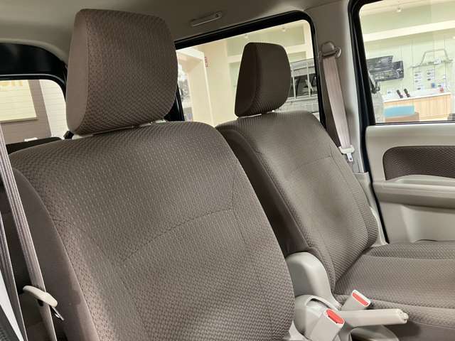 車内はノーマルですが、追加でシートカバー等のカスタムができます。ご相談ください