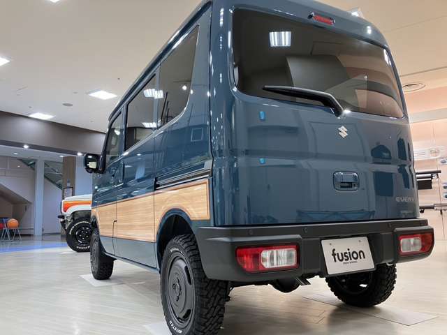 JB64のテールランプを使用するこだわり。どこから見ても！？64です。千葉県富津市青木1-5-1イオンモール富津にて展示中
