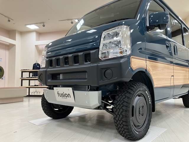 スキッドプレートが装着されています、かわいい、かっこいいデニムブルーエブリイです！