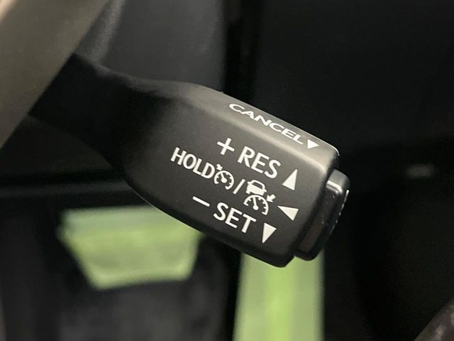 【レーダークルーズコントロール】高速道路での長距離走行が楽に！！自動で速度を保つクルーズコントロールが、衝突軽減システムと連携し、前方の車両を感知して車間を保つように速度調節してくれます！！