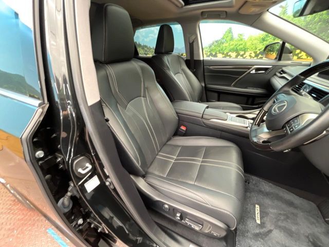 運転席シート廻りは使用感も少なく、良好な状態となっています。丁寧に使われていたことがよくわかりますね。