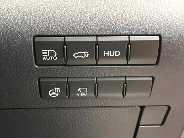 【パワーバックドア】スマートキーや運転席のボタンを押すだけでリアゲートが自動で開閉します！荷物を持っている時や、高い位置にあるバックドアを閉める際に便利な機能です♪