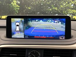 【パノラミックビューモニター】専用のカメラにより、上から見下ろしたような視点で360度クルマの周囲を確認することができます☆死角部分も確認しやすく、狭い場所での切り返しや駐車もスムーズに行えます。