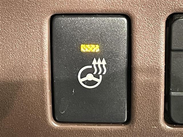 【ステアリングヒーター】冬場の寒い日に手がかじかみながら運転するのはツライですよね。でも、これがあれば安心です！ハンドルのグリップ部がじわっと暖かくなって心までポカポカします。