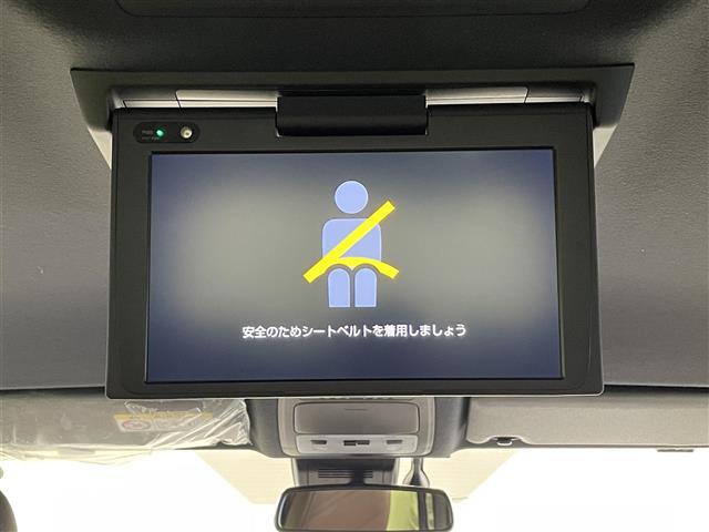 【後席モニター】後部座席からも、DVDや映画・ライブ映像など様々な動画が楽しめドライブが退屈しません！※機種によって接続できる映像が異なります。