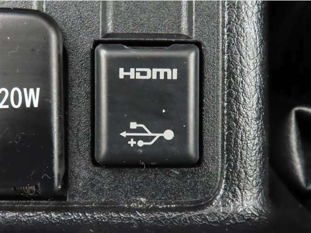 HDMI端子とUSB端子を装備しております。