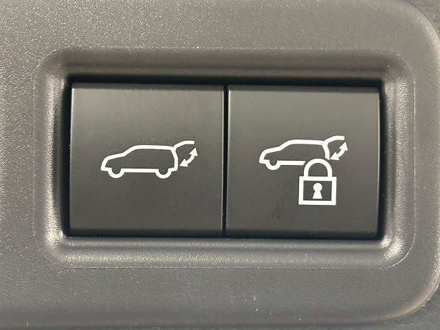 【両側電動スライドドア】運転席よりボタンひとつで開閉可能なスライドドアです。雨の日のお迎えの時など様々な場面で非常に便利ですよね♪
