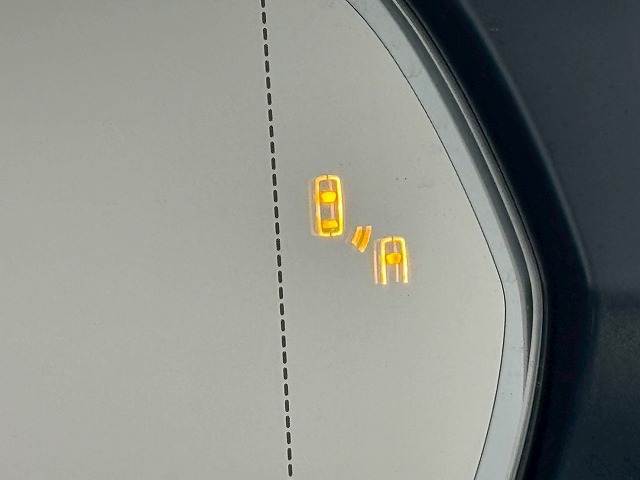 【ブラインドスポットモニター（BSM）】車線変更時に車両後方から来る車両を検知し安全をサポートする装置です。