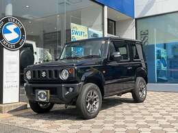 ひと目でジムニーらしさを感じさせる、鮮烈な個性。