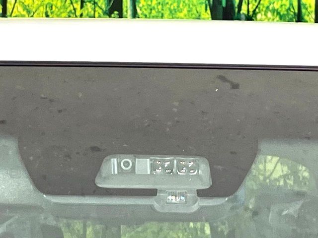 【三菱e-Assist】走行中に前方の車両等を認識し、衝突しそうな時は警報とブレーキで衝突回避と被害軽減をアシスト。より安全にドライブをお楽しみいただけます。