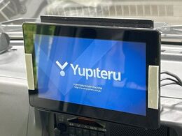 【フルセグTV付ナビゲーション】使いやすいナビで目的地までしっかり案内してくれます。各種オーディオ再生機能も充実しており、お車の運転がさらに楽しくなります！！
