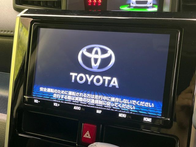 【メーカー純正ナビ】インテリアに溶け込むスタイリッシュな「専用設計」メーカーナビを装備♪視認性や操作性など基本性能にも優れ、より上質なカーライフをお楽しみいただけます。