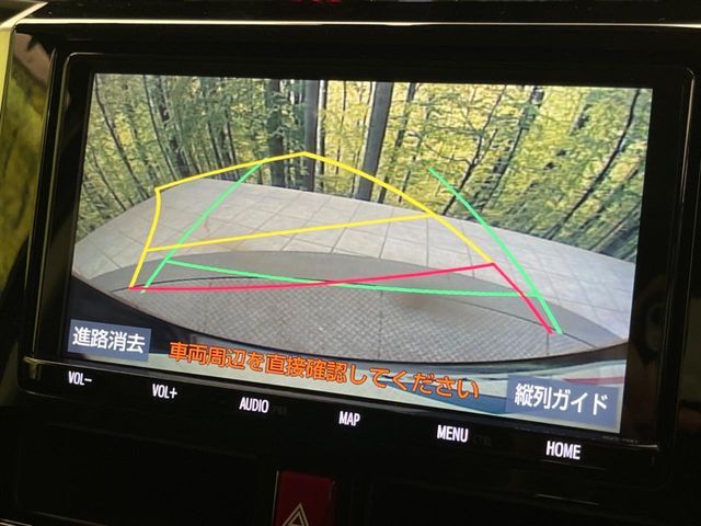 【バックカメラ】駐車時に後方がリアルタイム映像で確認できます。大型商業施設や立体駐車場での駐車時や、夜間のバック時に大活躍！運転スキルに関わらず、今や必須となった装備のひとつです！