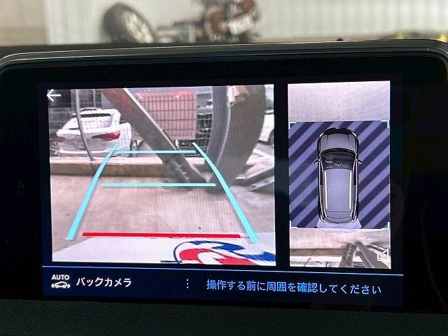 【カラーバックモニター】を装備しております。リアの映像がカラーで映し出されますので日々の駐車も安心安全です。