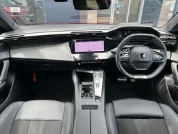 直感的なドライビング操作を高めたNEW　iCockpit
