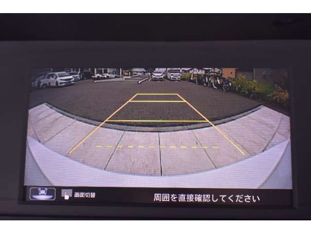 バックカメラが装備されており、後方の安全確認はもちろんのこと狭い場所での駐車や雨の日・夜間など視界の悪いコンディションでのストレスの軽減にもなります！