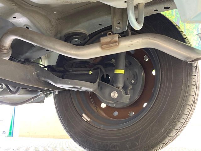 お車を安心してお乗りいただく為には、足回りの定期点検が欠かせません。サービスサポート（有償保証）では無料点検もご提供しており、安心のカーライフをお過ごしいただけるサポート体制が整っています。