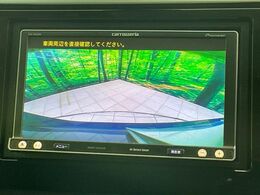 【バックカメラ】駐車時に後方がリアルタイム映像で確認できます。大型商業施設や立体駐車場での駐車時や、夜間のバック時に大活躍！運転スキルに関わらず、今や必須となった装備のひとつです！