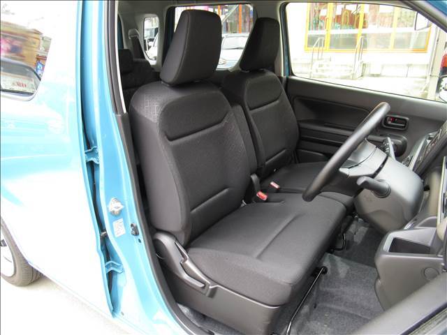 運転席シートは使用感が少なく、良好な状態になっております。前オーナーが綺麗に使っていたのがわかりますね。