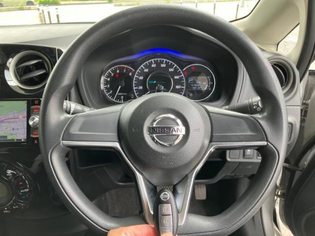 WECARSの展示場では実際に見て、触ってお車をお選びいただけます！知識の豊富な営業スタッフが様々なカーライフをご提案いたします！