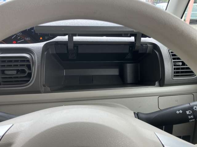 中古車で気になるポイントでもあるタイヤ！当店では格安輸入タイヤからブリヂストン、ヨコハマなど有名メーカーも取り扱っております！ご相談ください！