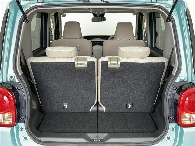 【トランク】積み込みやすくて、たっぷり積める荷室です。シートアレンジできるものは、乗車人数と荷物の量や大きさによってシートを動かすことができるので、より快適なドライブが可能です！