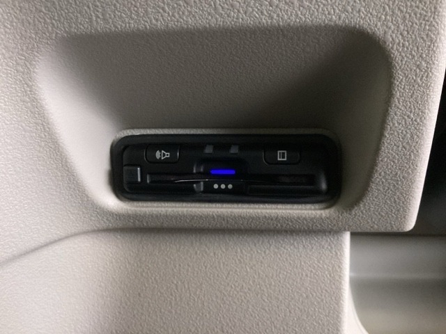 いまや快適なカーライフに欠かせないETCが付いています。