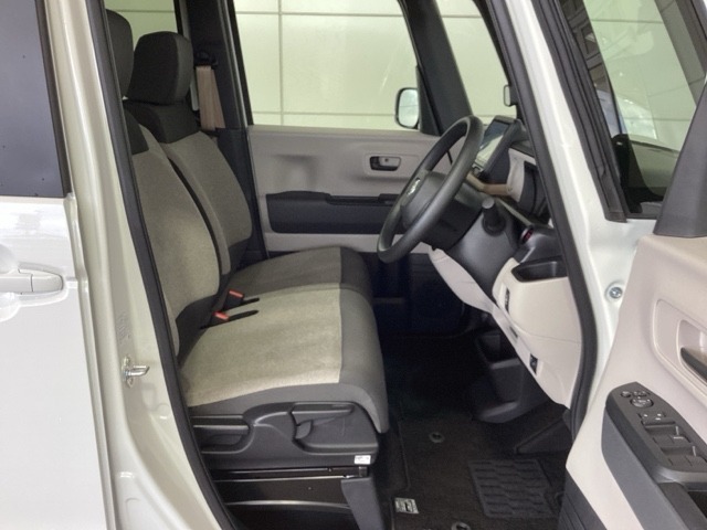 シートは厚めのクッションですのでゆったり座れますよ。