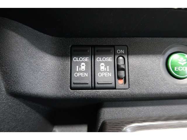 ◆◆両側電動スライドドア！！荷物で手が塞がる時など簡単にドアの開閉が出来ます！何より力いらずで開閉OK！女性やお年寄りにも優しい♪電動機能はOFFにもできますから元気なお子様の駆け出しも安心！