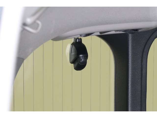 前後に『ドライブレコーダー』を装備♪動画を残すことで万が一の事態に遭遇した時の必須アイテムです！急ブレーキ・急ハンドルが起こった際、自動で記録が上書きされずに保存され、後でPC等で確認出来ます。