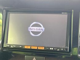 【純正ナビ】人気の純正ナビを装備しております。ナビの使いやすさはもちろん、オーディオ機能も充実！キャンプや旅行はもちろん、通勤や買い物など普段のドライブも楽しくなるはず♪