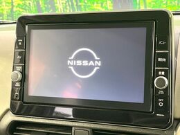 【純正ナビ】人気の純正ナビを装備しております。ナビの使いやすさはもちろん、オーディオ機能も充実！キャンプや旅行はもちろん、通勤や買い物など普段のドライブも楽しくなるはず♪