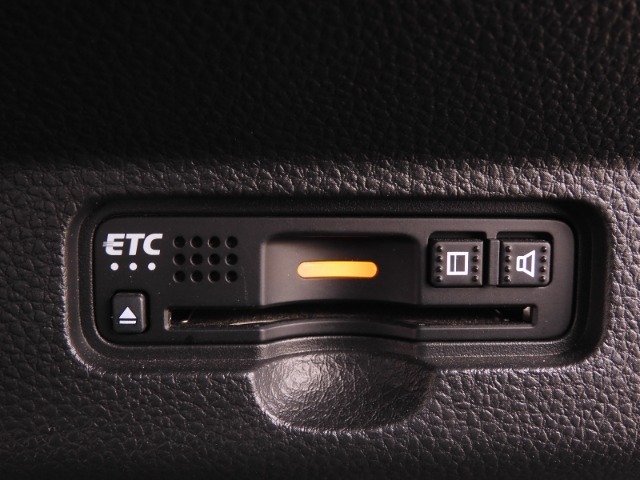 今や必需品の◆ETC車載器　装備車◆　有料道路を利用する際にスムースに通過でき、わずらわしい料金支払いから開放されます！