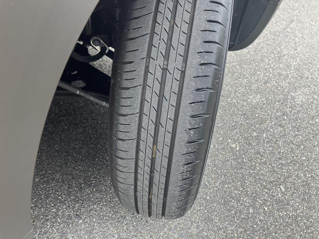 現在のタイヤの溝です。
