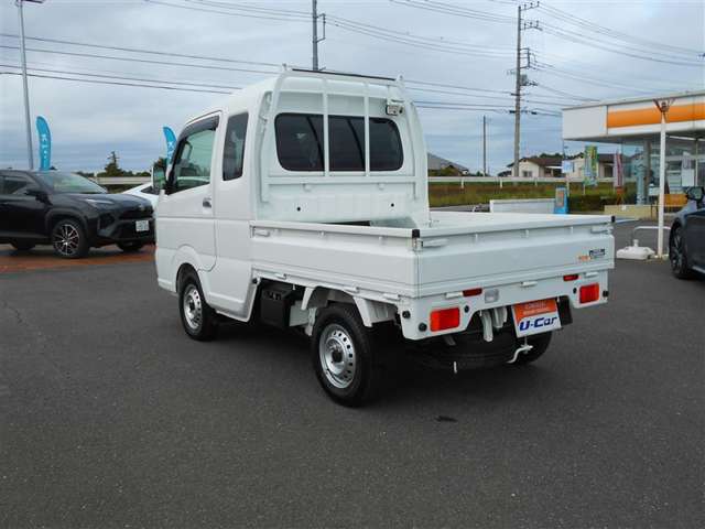 展示されているお車は全台1年間のトヨタロングラン保証が付いて参ります。最長3年間の保証（有料）をお付けすることも可能ですので、どのエリアに住むお客様でも安心して保証をお受けすることができます！