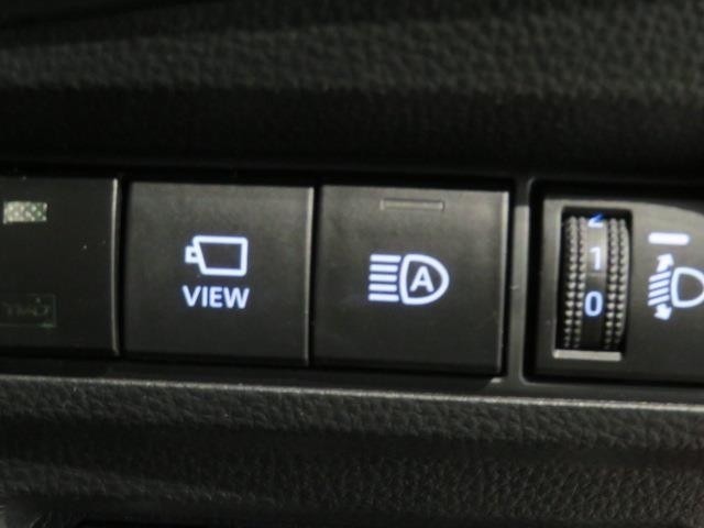 オートマチックハイビームとは、先行車や対向車のライトを認識し、ハイビームとロービームを自動で切り替える機能です。夜道の視界を確保します。詳細は販売店スタッフまでおたずねください。