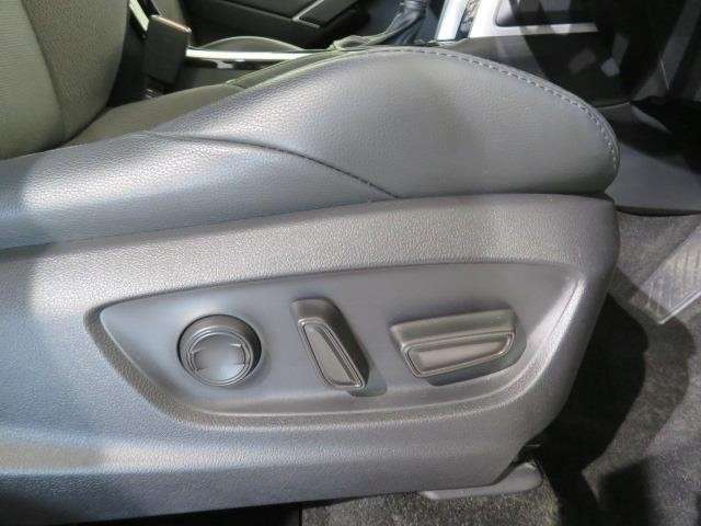 パワーシート付き。スイッチ一つで簡単にシート調整が可能！電動だから力もいりません。自分に合った快適なポジションでドライブに、お出かけしませんか！