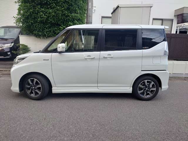 狭い通路等でも乗り降り・荷物載せ降ろしし易い両側スライド！（両側電動）