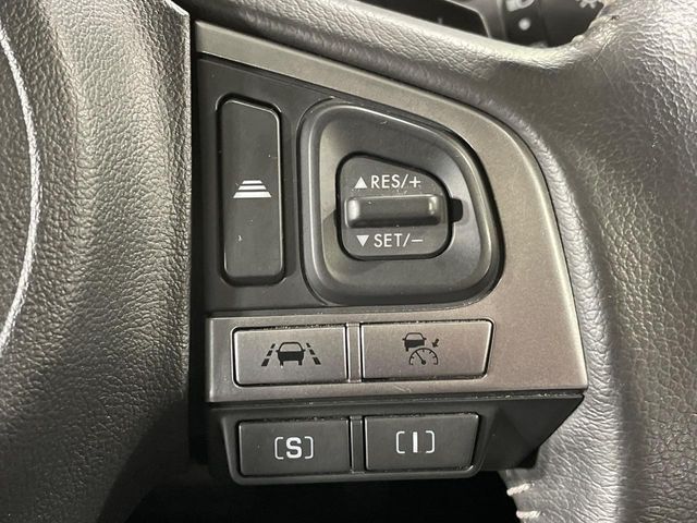 【全車速追従機能付クルーズコントロール】高速道路での長距離走行が楽に！！自動で速度を保つクルーズコントロールが、衝突軽減システムと連携し、前方の車両を感知して車間を保つように速度調節してくれます！！
