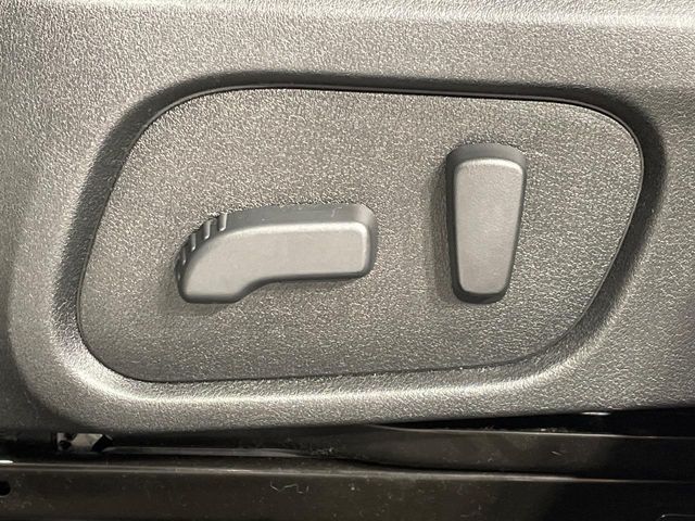 【パワーシート】スイッチ一つで簡単にシートの微調整が可能！電動だから力もいりません！快適なシートポジションにセットして、快適なドライブをお楽しみください。