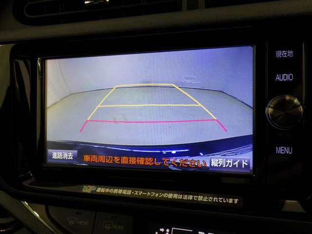 バックモニターも装備しております。バックギアに入れるとナビ画面に車の後方が映し出されます。これで後方確認も安心！