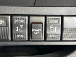 【両側パワースライドドア】スマートキーや運転席のスイッチで後席両側スライドドアの開閉が可能♪電動だから力を入れてドアを開ける必要が無く、小さなお子様でも簡単に開け閉めでき快適です♪