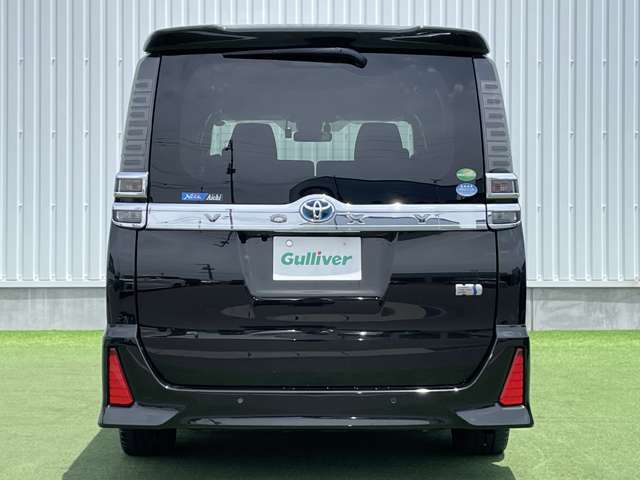 【トランク】積み込みやすくて、たっぷり積める荷室です。シートアレンジできるものは、乗車人数と荷物の量や大きさによってシートを動かすことができるので、より快適なドライブが可能です！