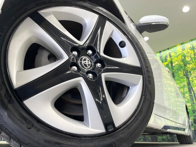 【純正17インチアルミホイール】外観にマッチした純正アルミホイールを装着しております。各種社外アルミホイールや、スタッドレスタイヤも取扱いしております。是非ご相談ください♪